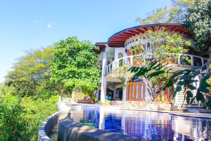 Amazing private house with stunning ocean views