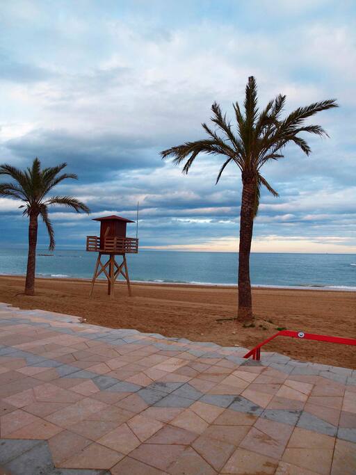 Paseo marítimo y playa