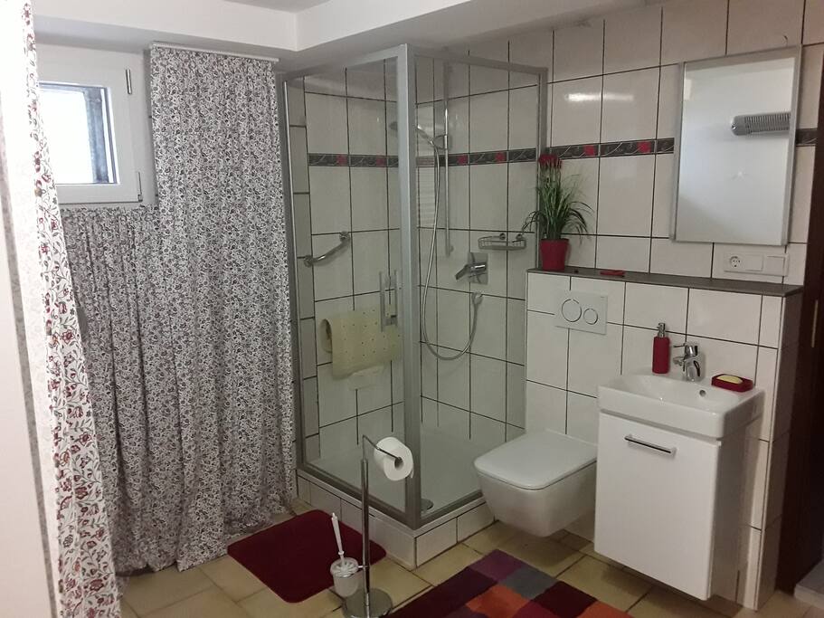 Badezimmer / Bathroom