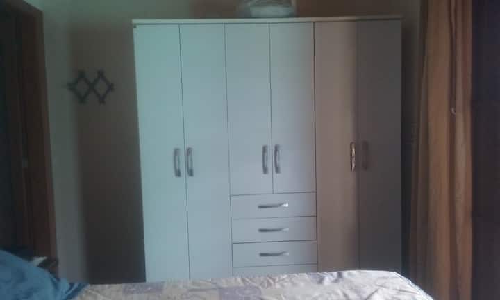 Ormarić u spavaćoj sobi 3.