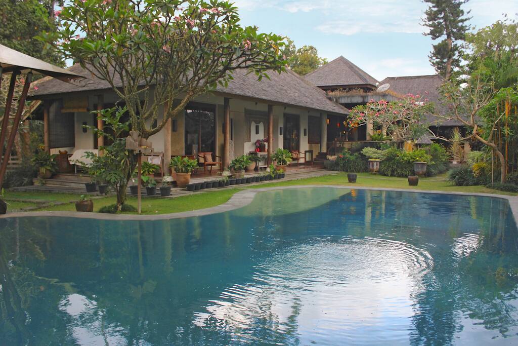 WB Villa global view