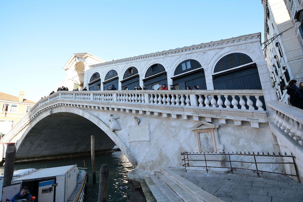 Rialto: just few steps