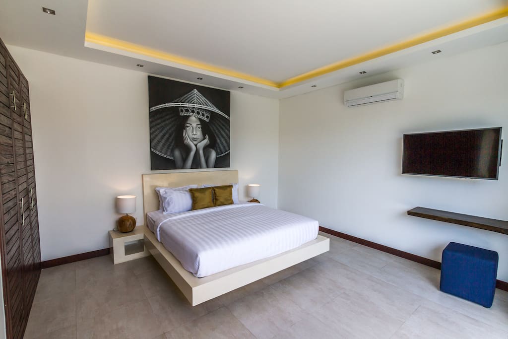 First bedroom with queen-size bed