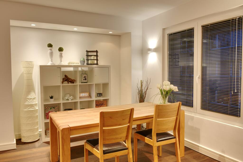 Esszimmer / Dining Room