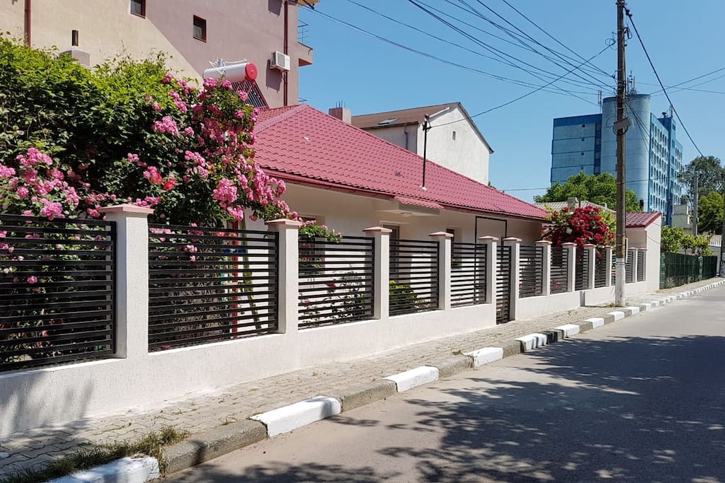 Newly renovated low rise house, close to the city centre and beach