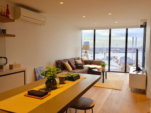 Next to Southern Cross & Harbor view private room