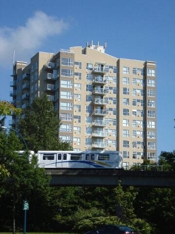 Urban Escape! stunning view! location With parking