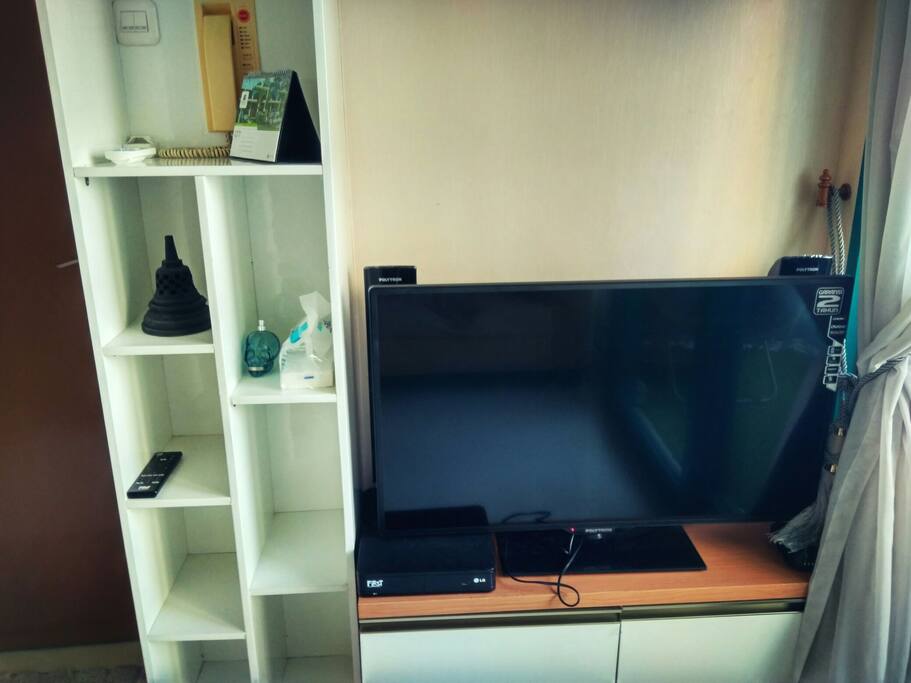 Wide screen TV with robust sound system