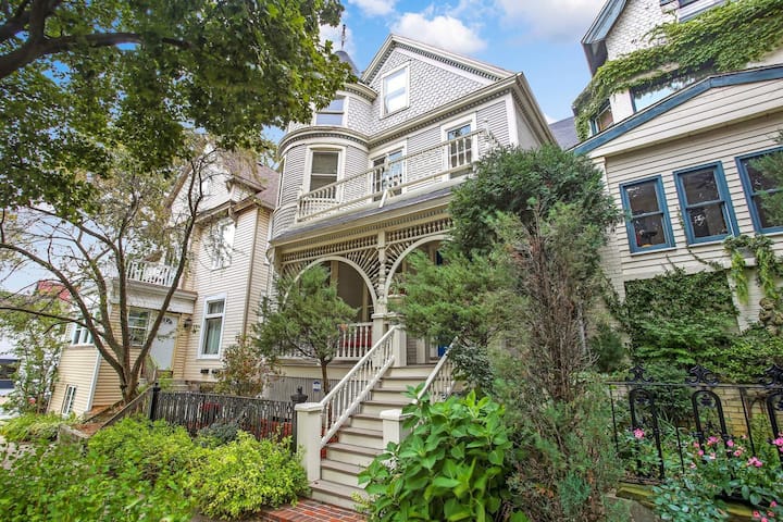 Airbnb Milwaukee Mansion
