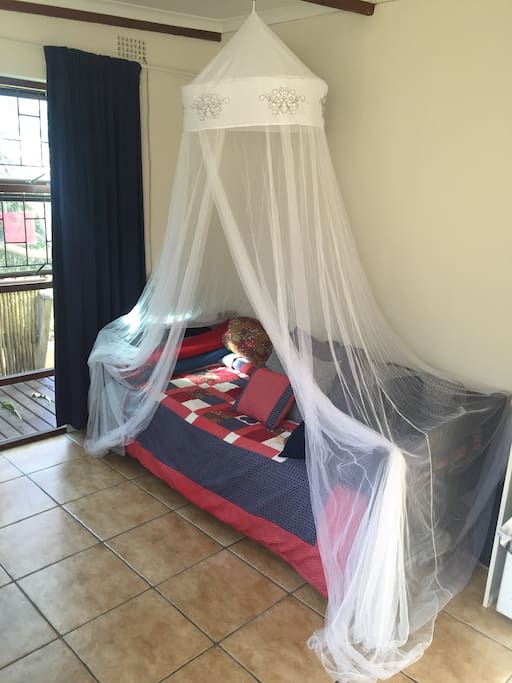 Single bed / couch with mosquito netting