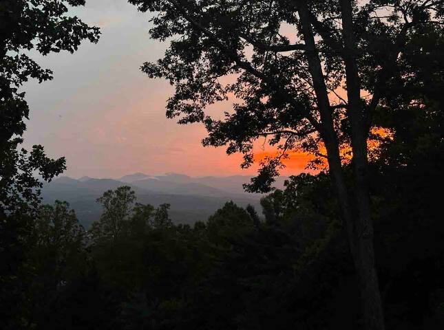 Luxury 7 bedroom home with spectacular views gallery image 3