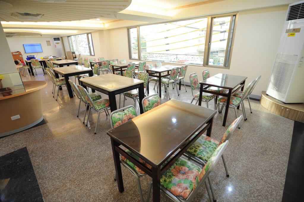 二樓交誼廳&餐廳
Second floor - social and dining area
