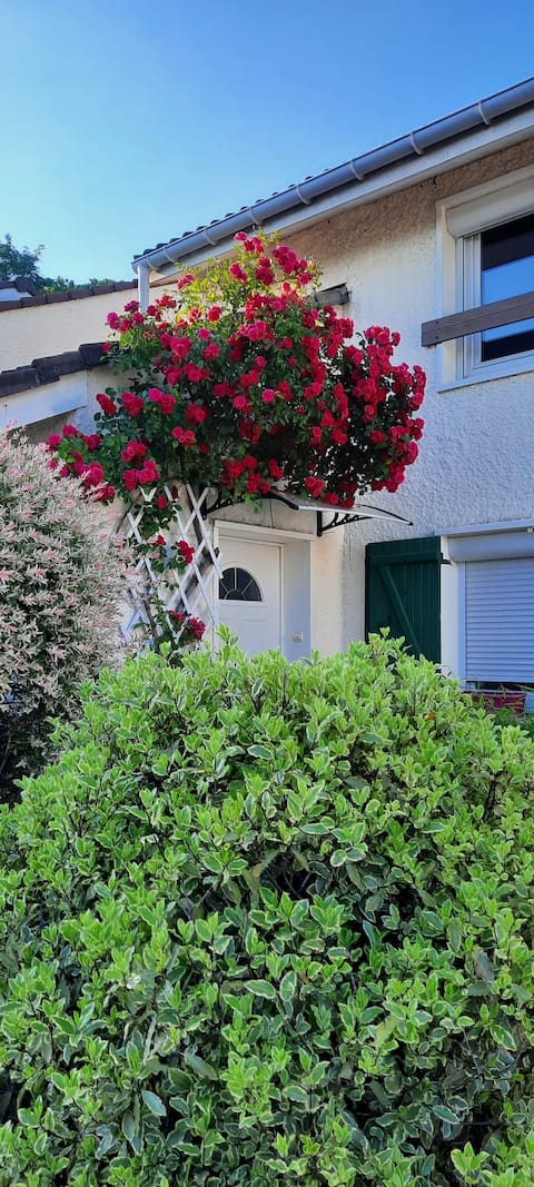 Pleasant family home near Paris