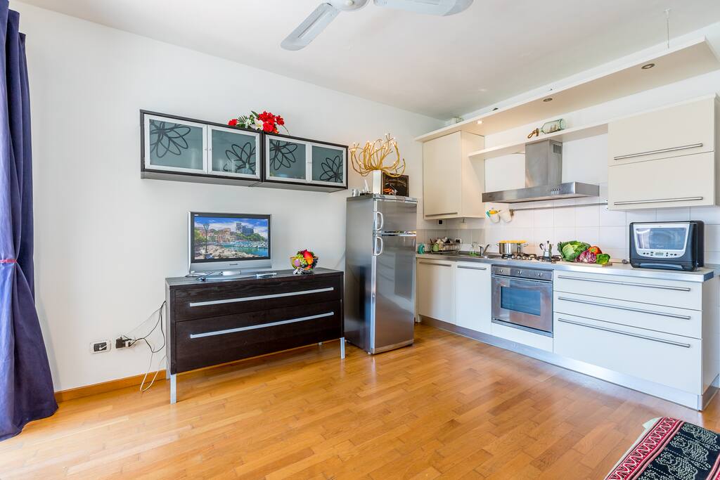 Full kitchen with oven, fridge,freezer, cooker hob and grill/oven