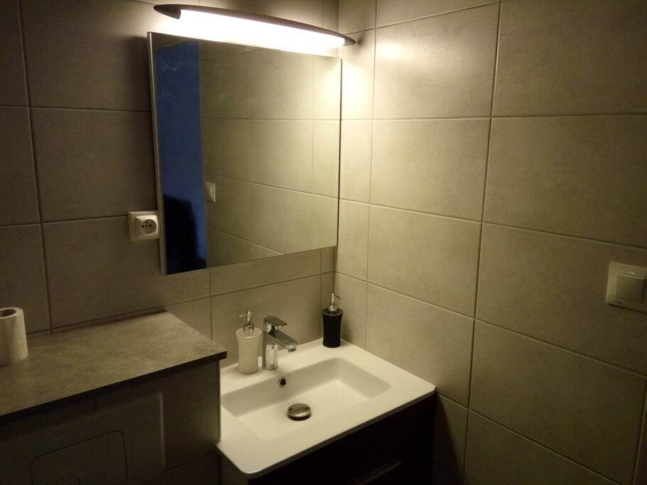 Salle de bain, WC, douche et machine à laver