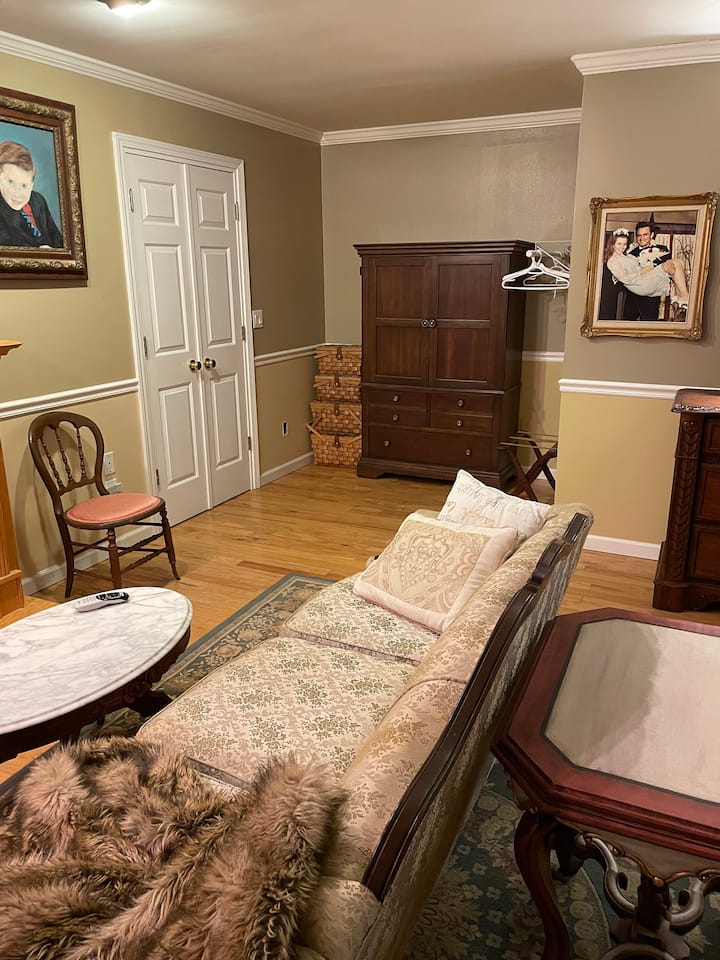 Johnny And June Cash Fan Room - Camden, TN