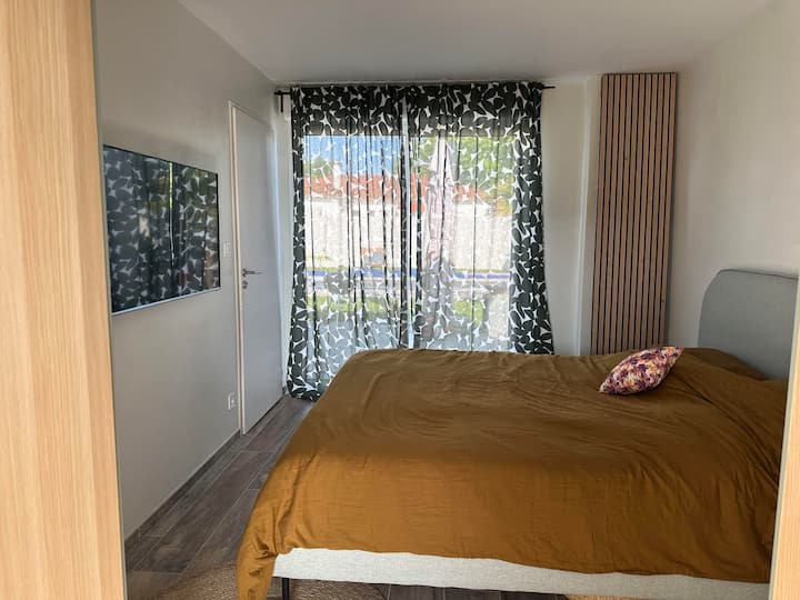 ห้องนอน 4 - เตียงใหญ่ขนาด 160x200 พร้อมทีวี