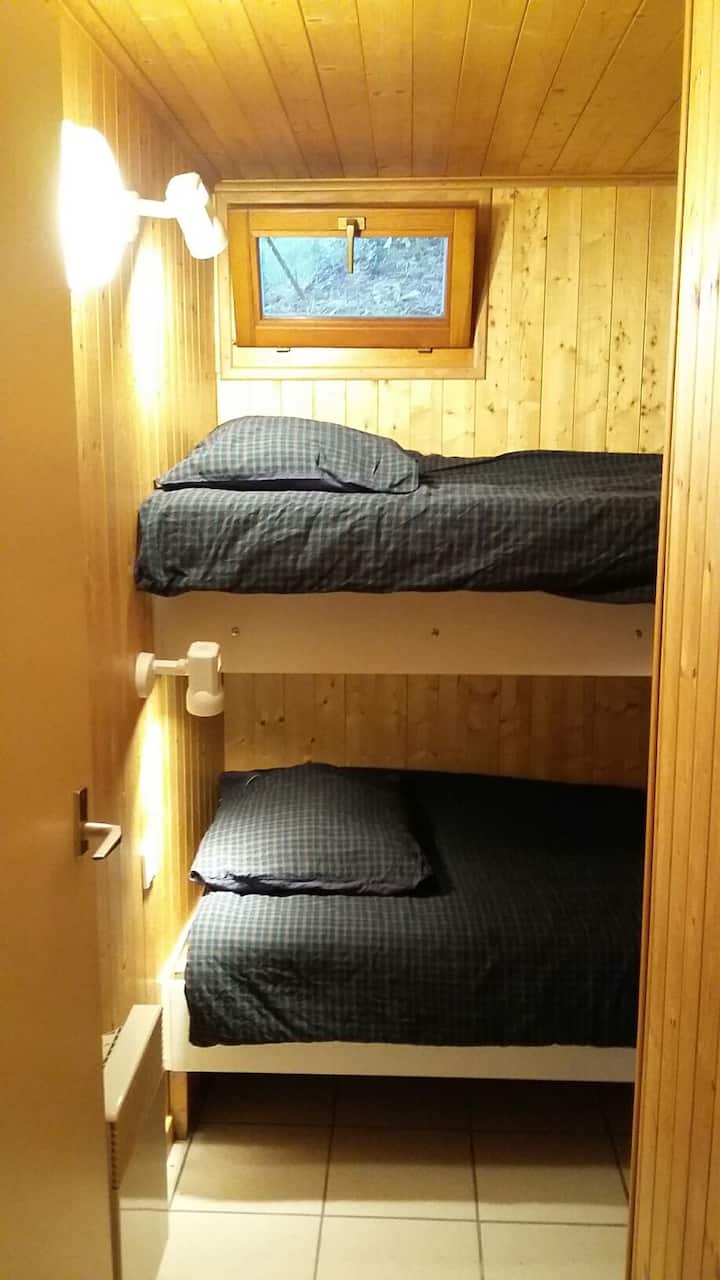 Dy krevatet marinarë për fëmijët