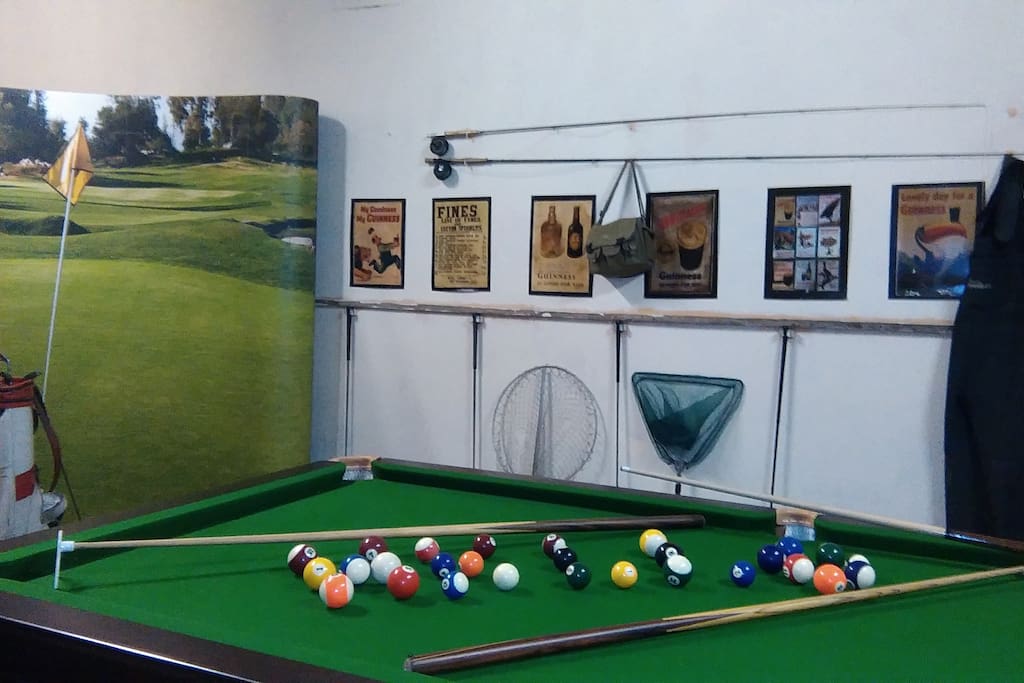 Games Room - Snooker - Ice Hockey - Gym - Sports Room - Storage for Motor Bikes - Trailors