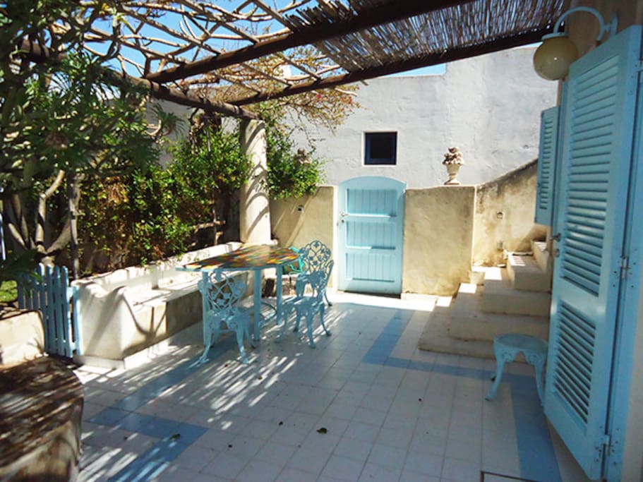 The Patio and the indipendent entrance from the street - Il Patio e l'entrata indipendente dalla strada