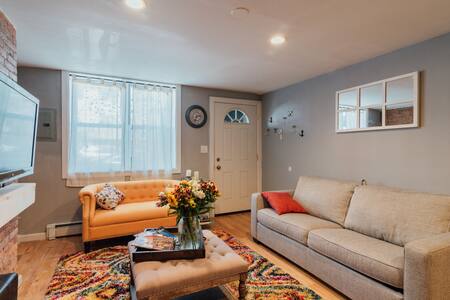 Cute Quirky Garden apt, NYC adjacent