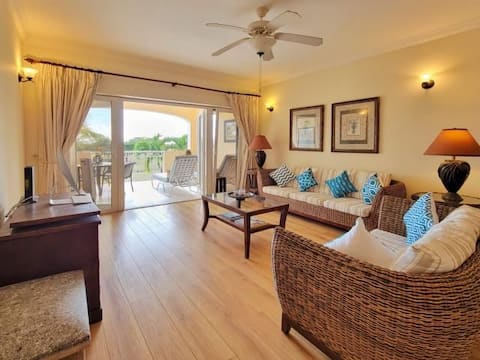 Lovely 2 bedroom 2 bathroom condo with pool