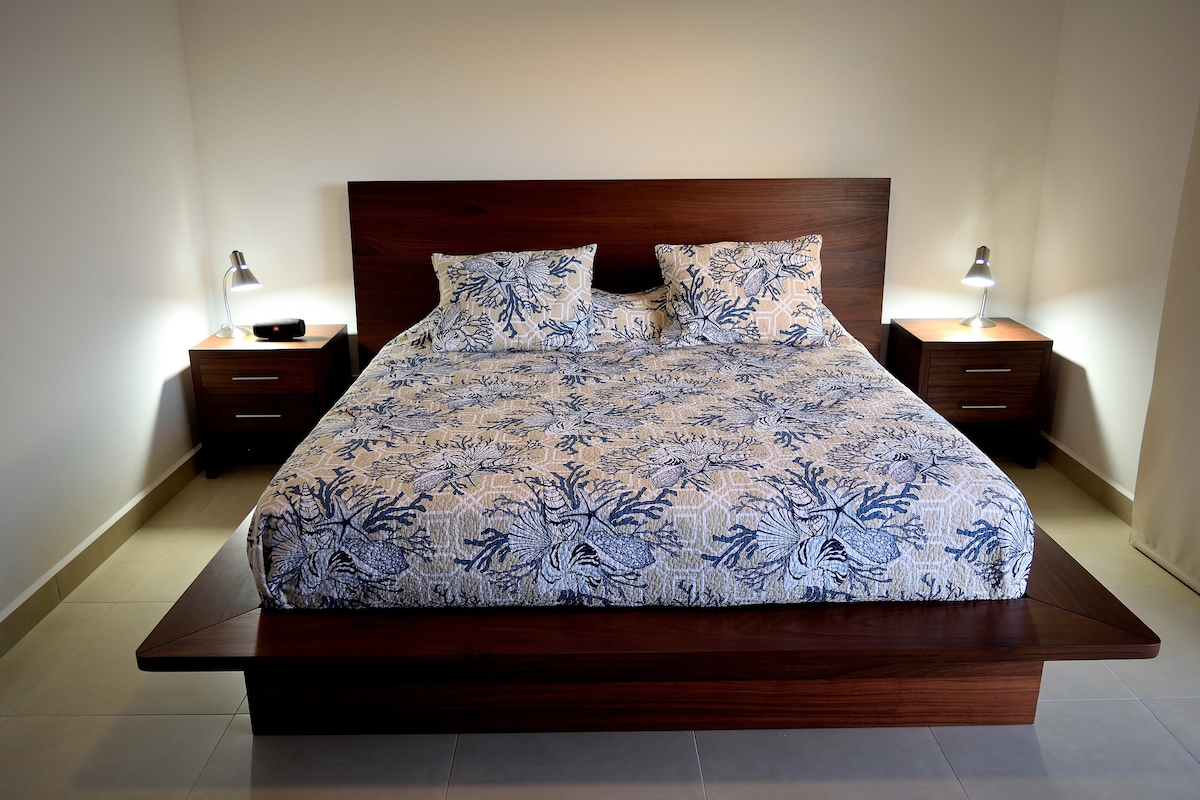 Master BD #1 w/ private BR
A/C, HDTV, HD Cable, Blueray Player, Bluetooth Speaker