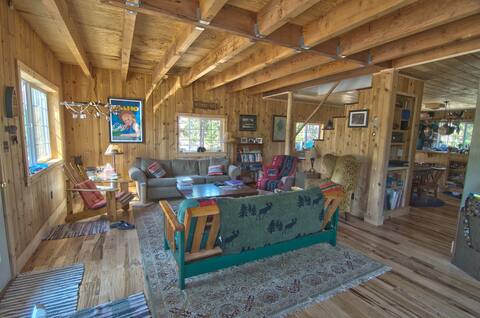 Spacious family cabin at the foot of the Sawtooths