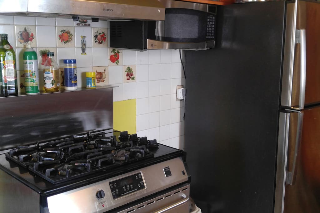 stove microwave and refridgerator