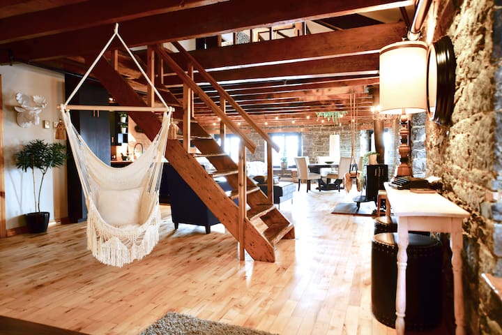 Waterfront Treehouse Dream, Old Port of Montreal