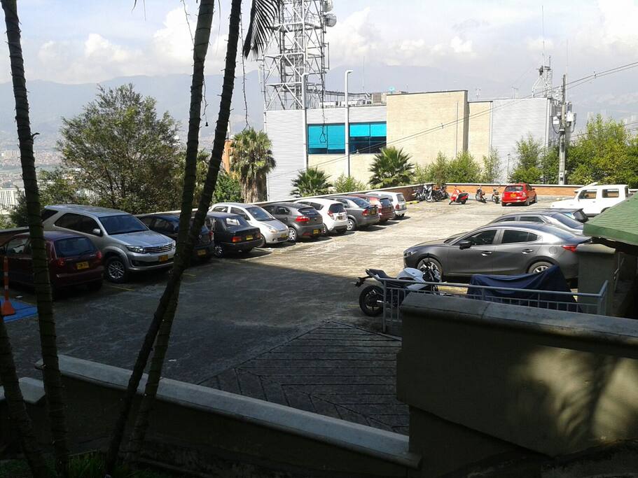 Parqueadero/parking zone