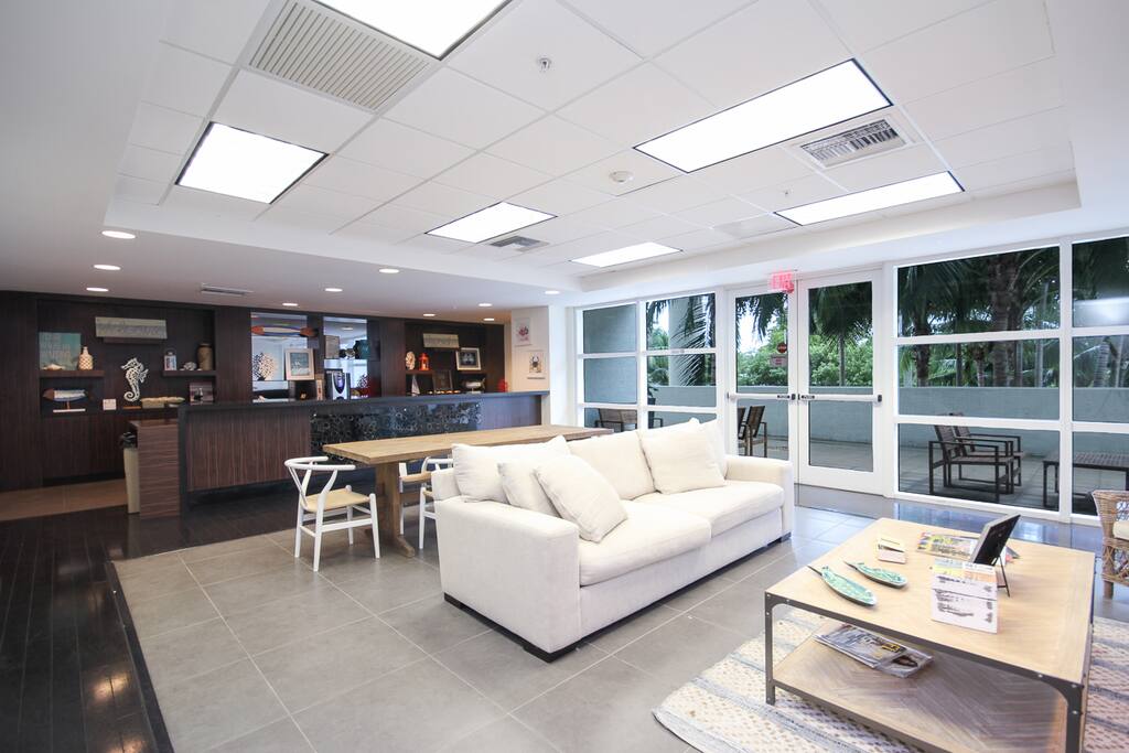 CLUB ROOM