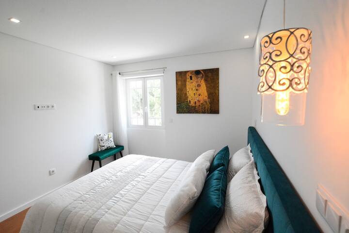 LUXURY Golden River Apartment – River City Center gallery image 3