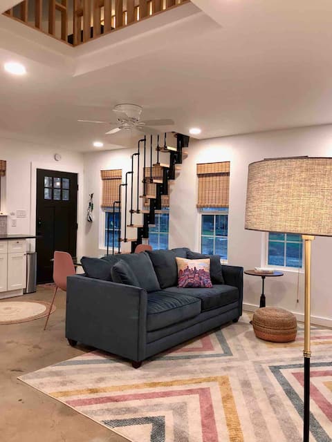 Top performing Airbnb: Guest House On Wooded Acre in West Oak Hill