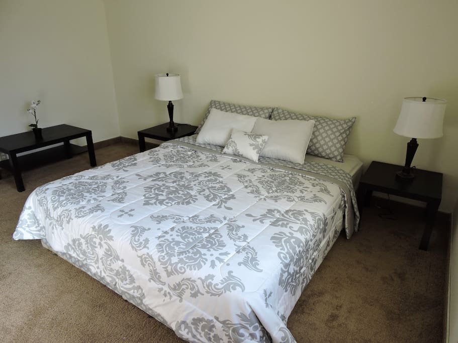 ROOM - Large room with Queen Size Bed. You will have Premium bedding items like King sheets, pillows and King Duvet.