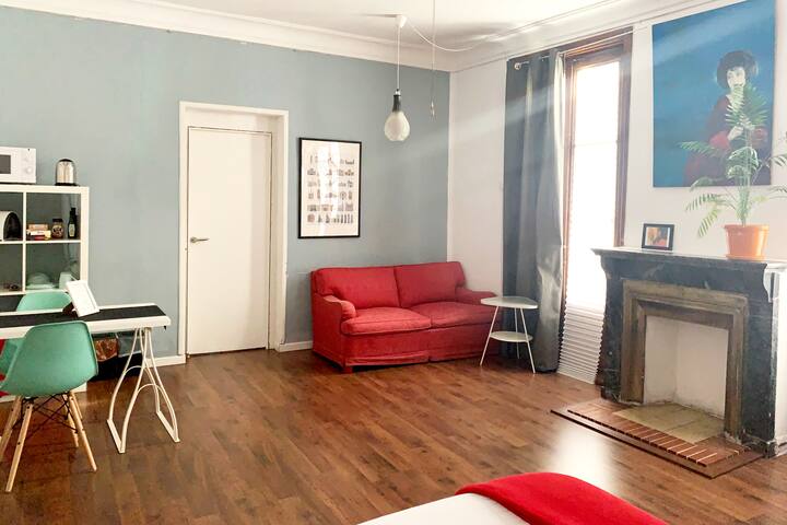 PRIVATE ROOM. HEART OF MADRID.