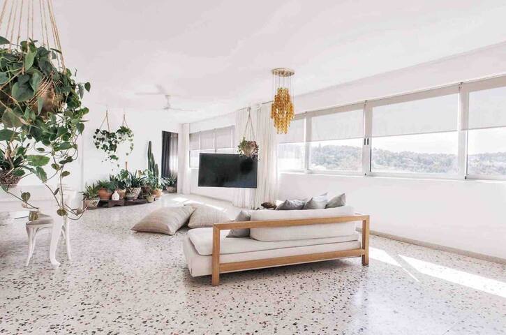 Spacious Loft with Acropolis view!