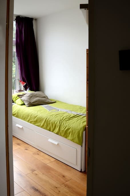 small room 1 bed