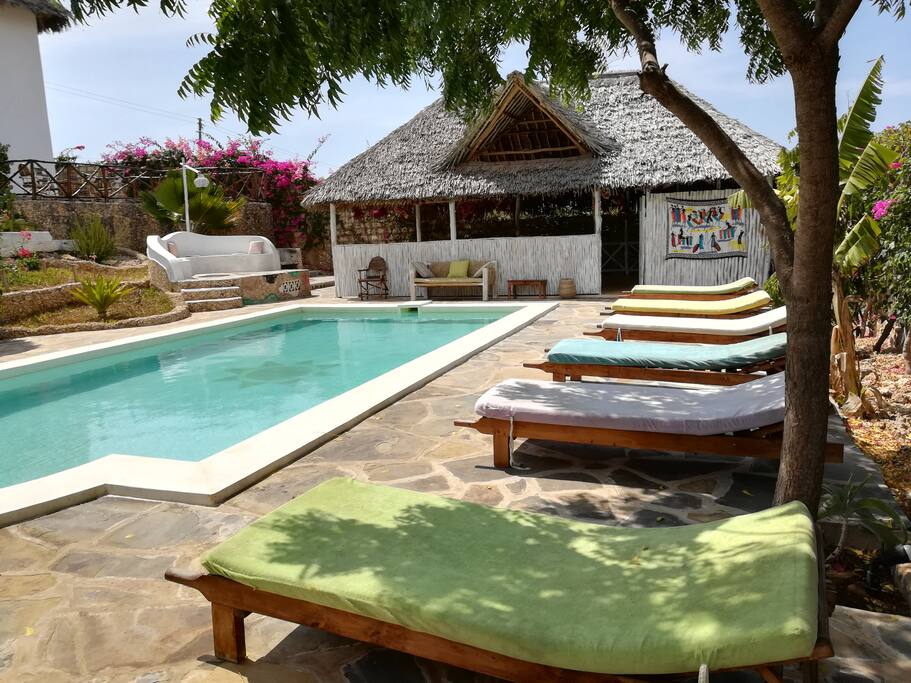 PISCINA CON GAZIBO RISTORANTE