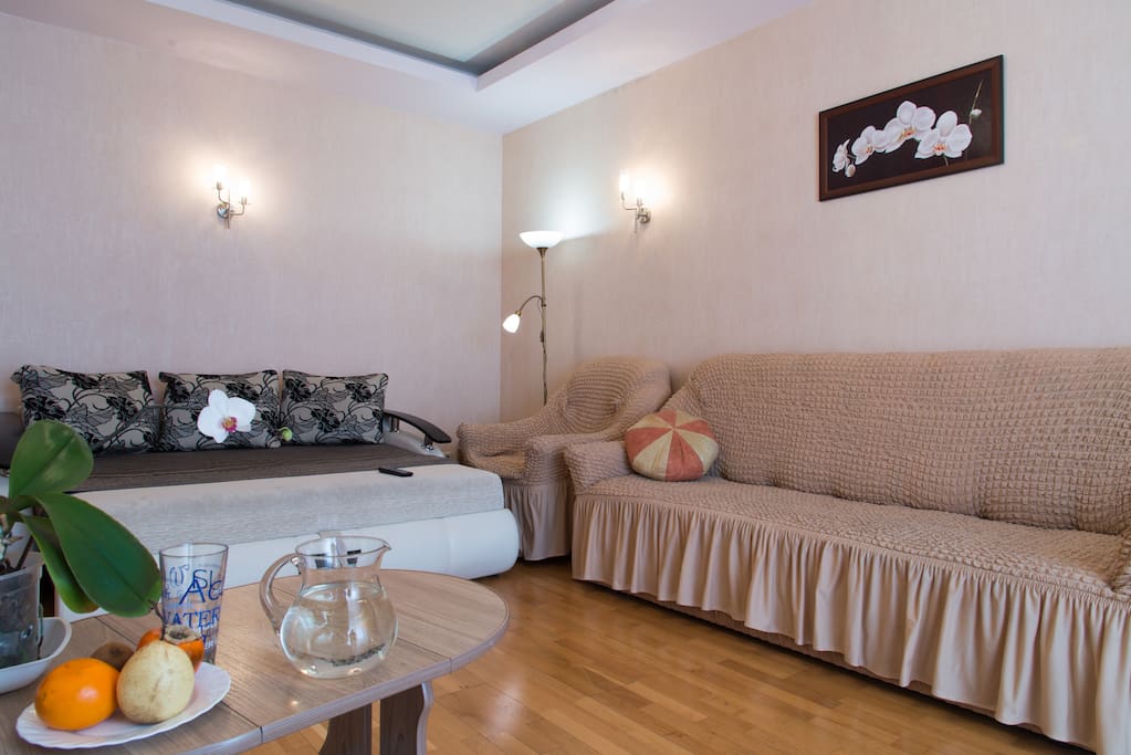 Большая гостиная / Large living room for guests