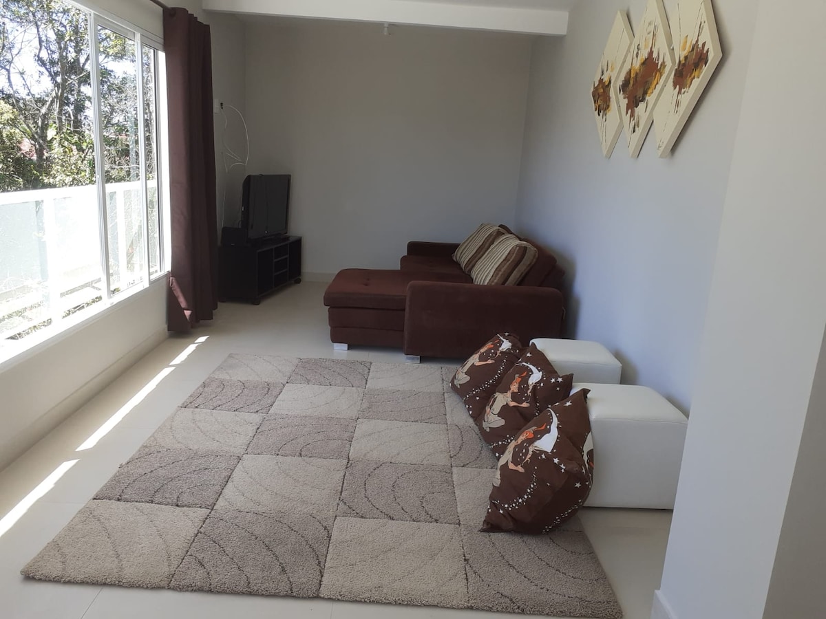 Sala de juegos y televisión