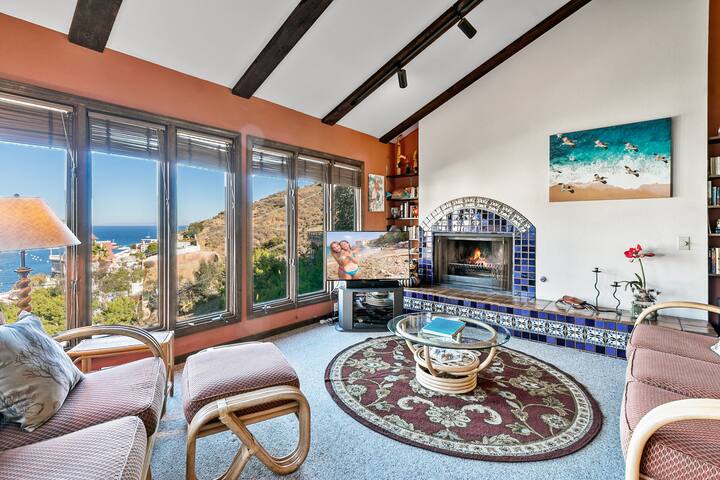 130MT – 4BDR Hill House,VIEWS,Cart, Fireplace,Deck gallery image 5