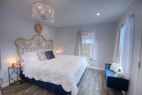 Successful Airbnb property: Near Alamo & Riverwalk | King Bd w Priv. Pool+Spa in Lone Star