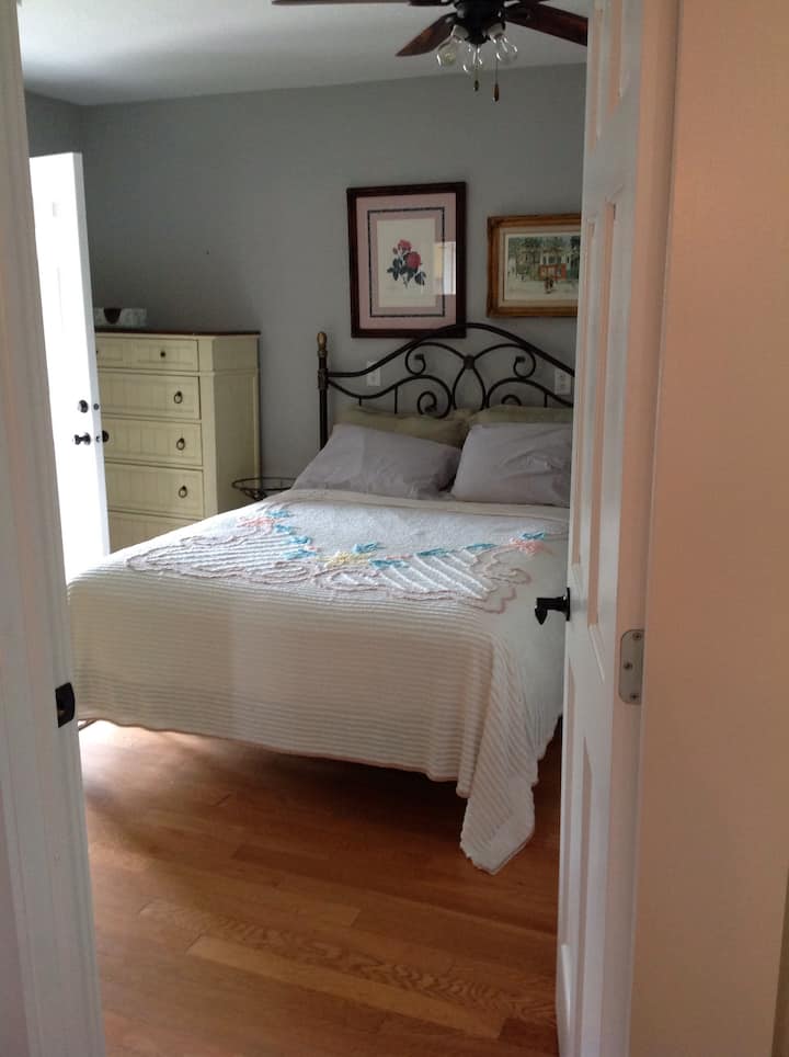 Спалня с двойно легло