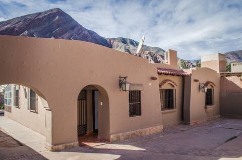 House at the foot of the Hill of Seven Colors