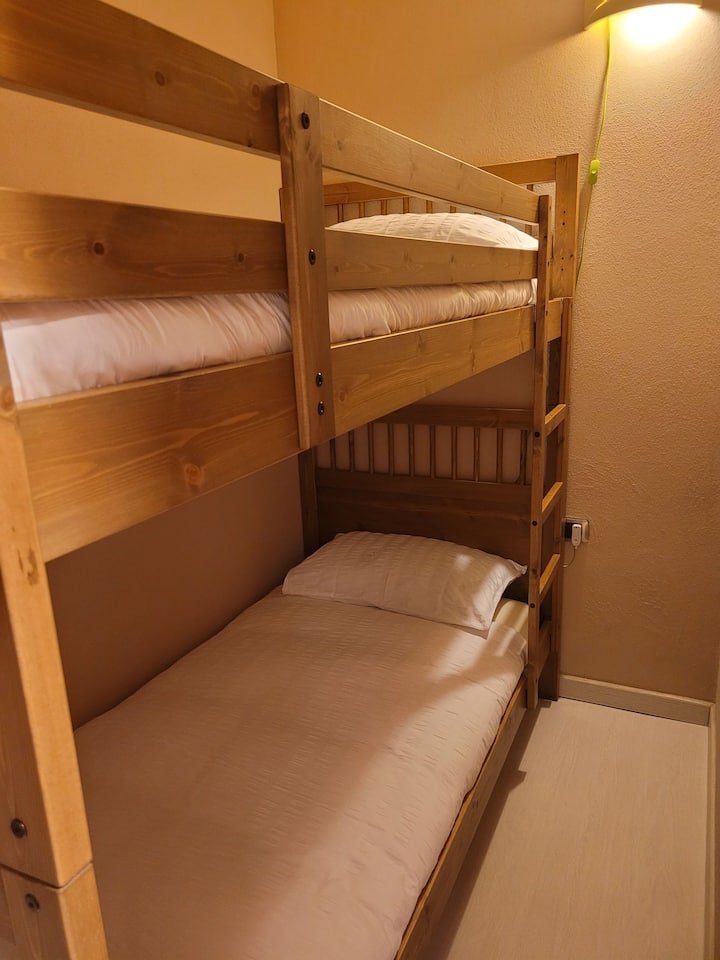 Dhomë gjumi me krevat marinar