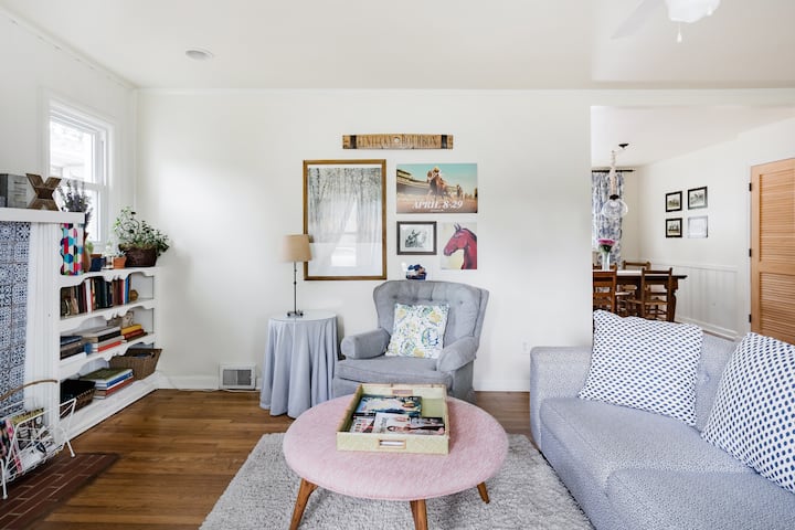 Adorable, Clean Lexington Cottage, Convenient to Everything