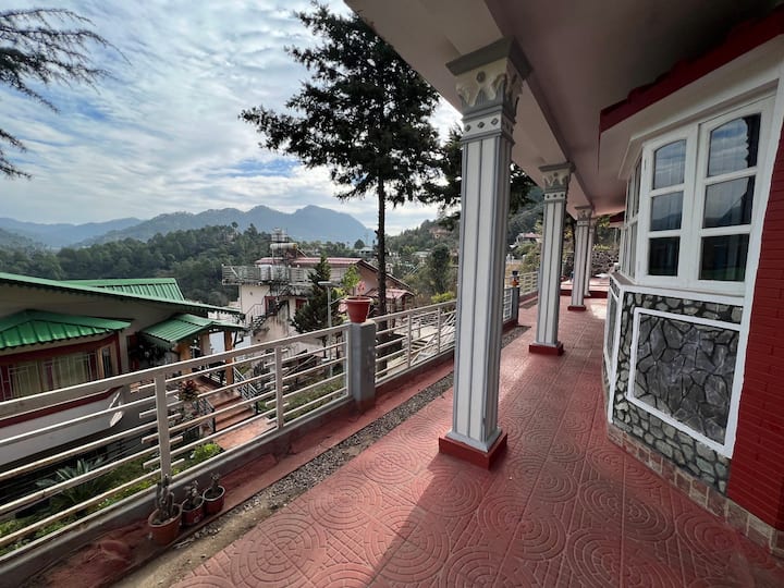 Double bed deluxe room Cottages for Rent in bhimtal, Uttarakhand
