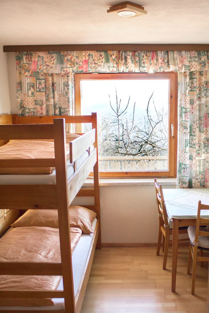 Schlafzimmer 1