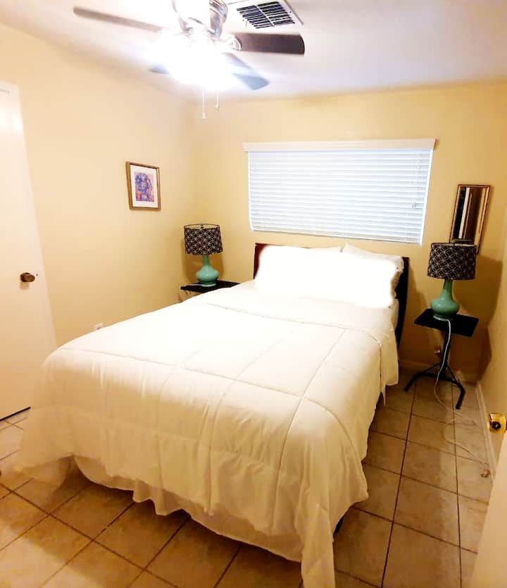 Manželská posteľ pre dve osoby (v tretej spálni)